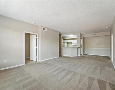 5560 Metrowest Boulevard - Photo Thumbnail 3