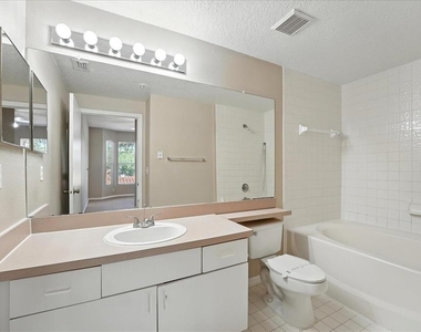 5560 Metrowest Boulevard - Photo Thumbnail 7