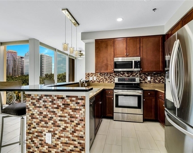 151 E Washington Street - Photo Thumbnail 11