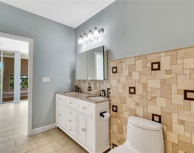 151 E Washington Street - Photo Thumbnail 15