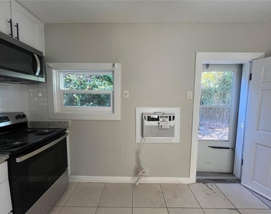 127 1/2 W Palmetto Avenue - Photo Thumbnail 2