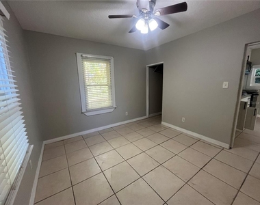 127 1/2 W Palmetto Avenue - Photo Thumbnail 6