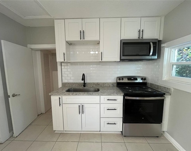 127 1/2 W Palmetto Avenue - Photo Thumbnail 3