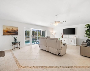 21489 Sheridan Run - Photo Thumbnail 15