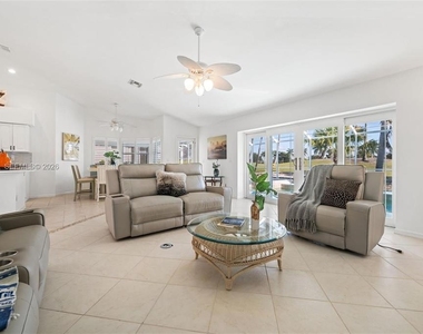 21489 Sheridan Run - Photo Thumbnail 11