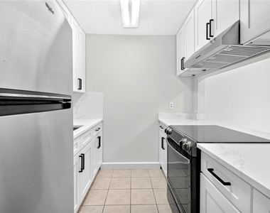 3272 S Semoran Boulevard - Photo Thumbnail 9
