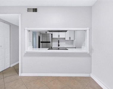 3272 S Semoran Boulevard - Photo Thumbnail 8