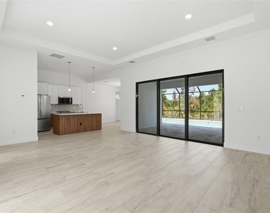8472 Agate Street - Photo Thumbnail 4