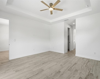 8472 Agate Street - Photo Thumbnail 14