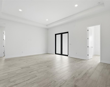 8472 Agate Street - Photo Thumbnail 6