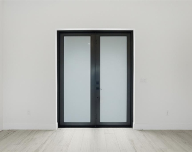 8472 Agate Street - Photo Thumbnail 2