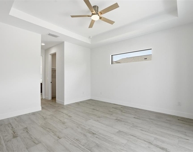 8472 Agate Street - Photo Thumbnail 13