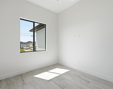 8472 Agate Street - Photo Thumbnail 18