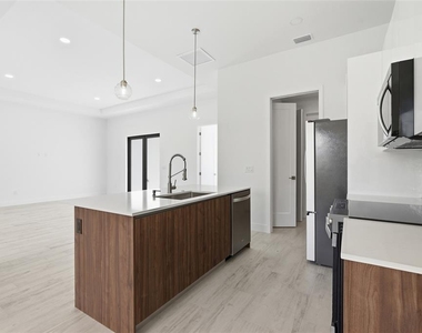 8472 Agate Street - Photo Thumbnail 10
