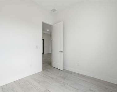 8472 Agate Street - Photo Thumbnail 19