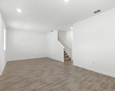 3039 Ella Way - Photo Thumbnail 2