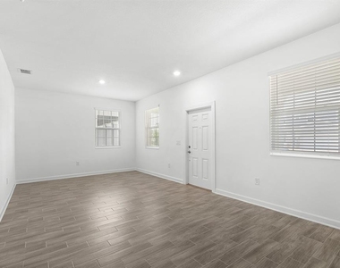 3039 Ella Way - Photo Thumbnail 3