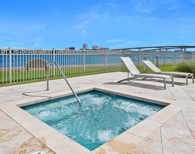 231 Riverside Drive - Photo Thumbnail 12