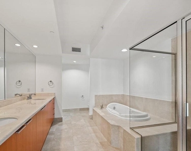 231 Riverside Drive - Photo Thumbnail 6