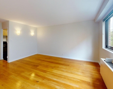 West 45th Street - Photo Thumbnail 2