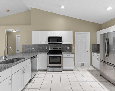 148 Country Lakes Circle - Photo Thumbnail 5