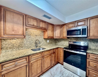 2727 N Atlantic Avenue - Photo Thumbnail 3