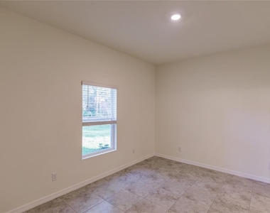 1174 Navigator Road - Photo Thumbnail 6