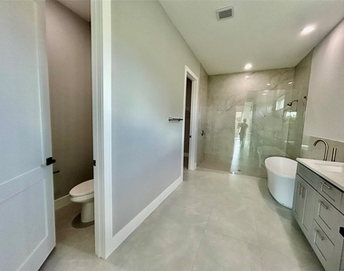 8147 Tracy Circle - Photo Thumbnail 9