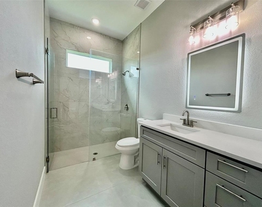 8147 Tracy Circle - Photo Thumbnail 16