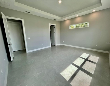 8147 Tracy Circle - Photo Thumbnail 8