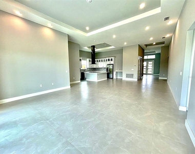 8147 Tracy Circle - Photo Thumbnail 28