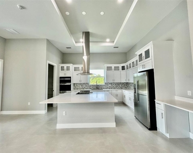 8147 Tracy Circle - Photo Thumbnail 4