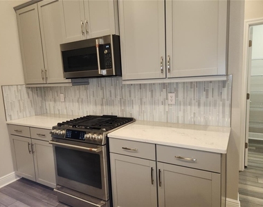 12533 Oak Hill Way - Photo Thumbnail 11