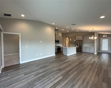 12533 Oak Hill Way - Photo Thumbnail 2