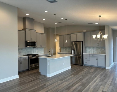 12533 Oak Hill Way - Photo Thumbnail 3