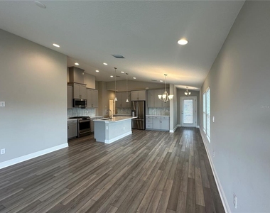 12533 Oak Hill Way - Photo Thumbnail 4