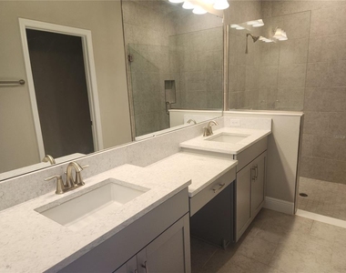 12533 Oak Hill Way - Photo Thumbnail 13