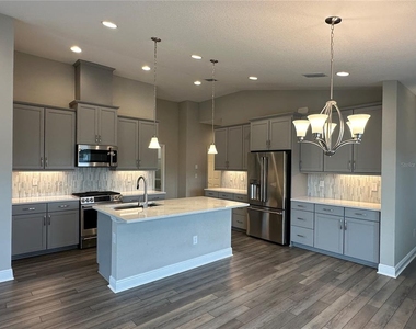 12533 Oak Hill Way - Photo Thumbnail 9