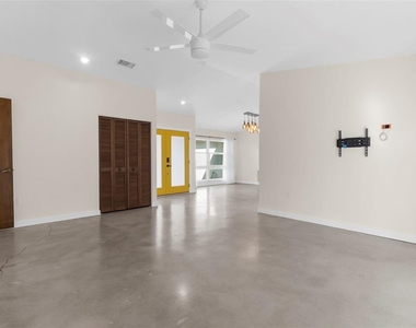 4250 Marlowe Drive - Photo Thumbnail 7