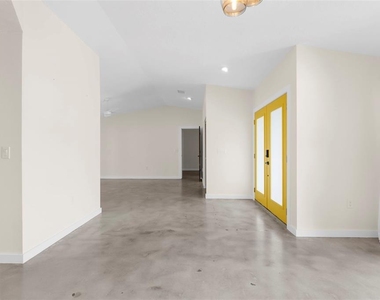 4250 Marlowe Drive - Photo Thumbnail 9