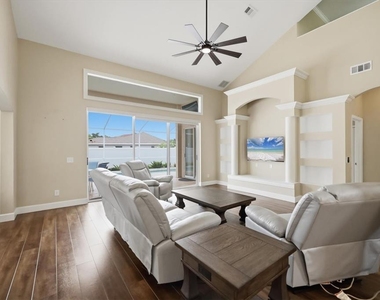 4907 50th Avenue W - Photo Thumbnail 4