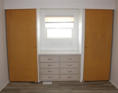 204 50th Avenue Drive W - Photo Thumbnail 16