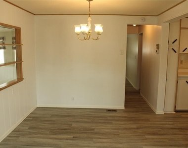 204 50th Avenue Drive W - Photo Thumbnail 6