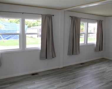 204 50th Avenue Drive W - Photo Thumbnail 8