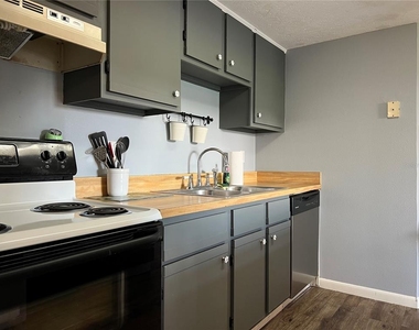5026 Water Oak Drive - Photo Thumbnail 16