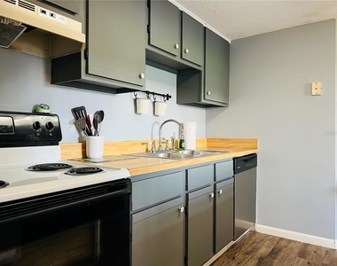 5026 Water Oak Drive - Photo Thumbnail 17