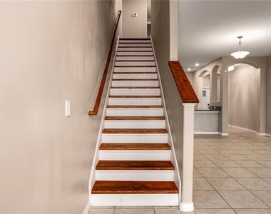 724 Royal Empress Drive - Photo Thumbnail 14