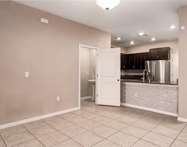724 Royal Empress Drive - Photo Thumbnail 10