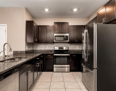 724 Royal Empress Drive - Photo Thumbnail 3