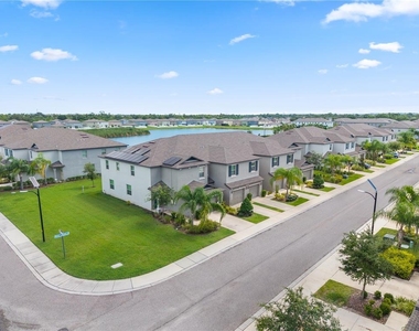 724 Royal Empress Drive - Photo Thumbnail 37